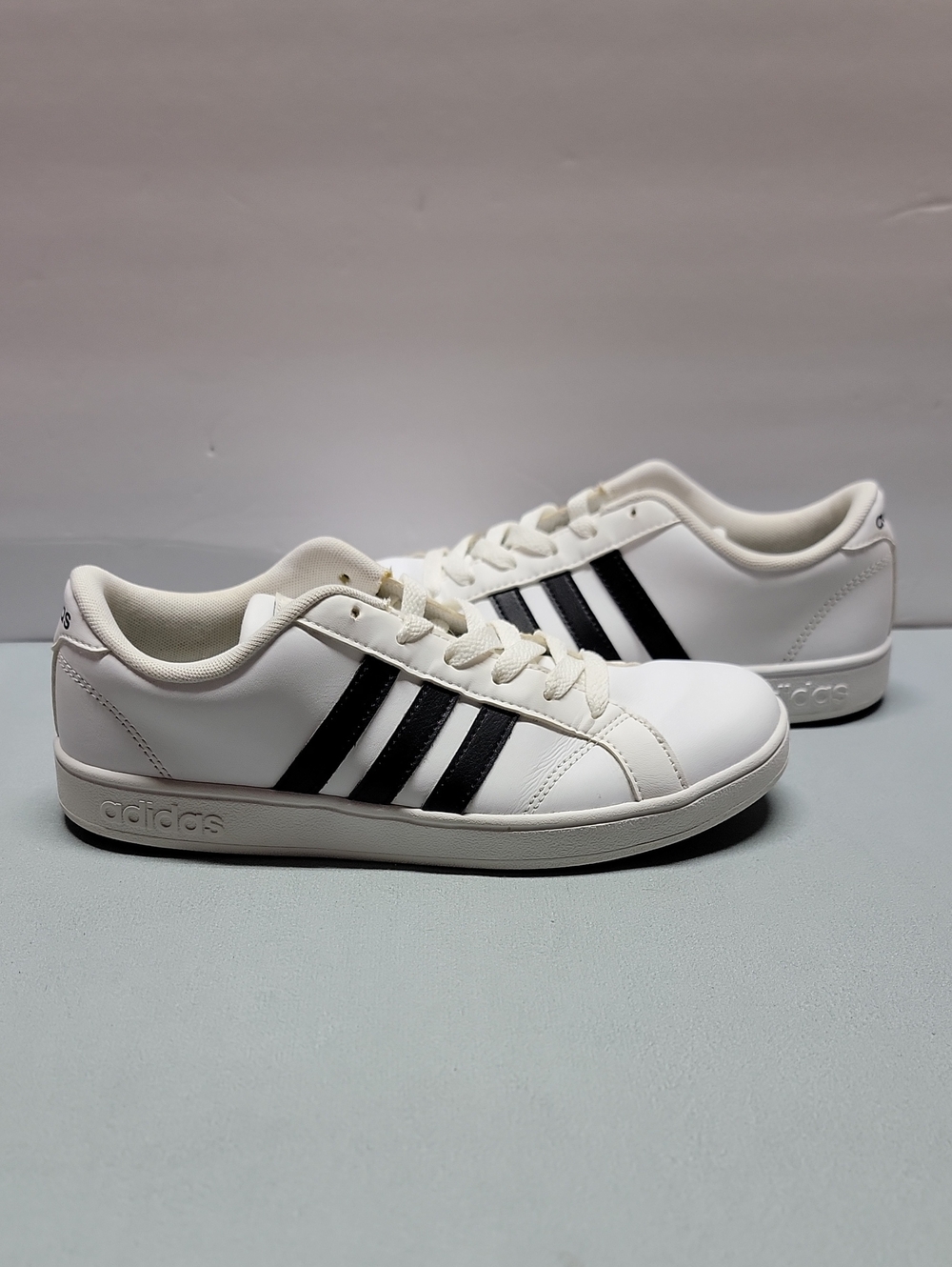 Adidas Baseline Mens AW4299 White Casual Shoes Sneakers Size 5